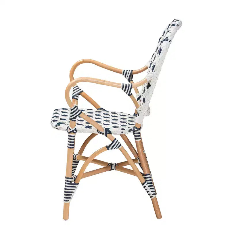 Chaise de bistrot Bryson en rotin naturel et tissage bleu et blanc de style français moderne