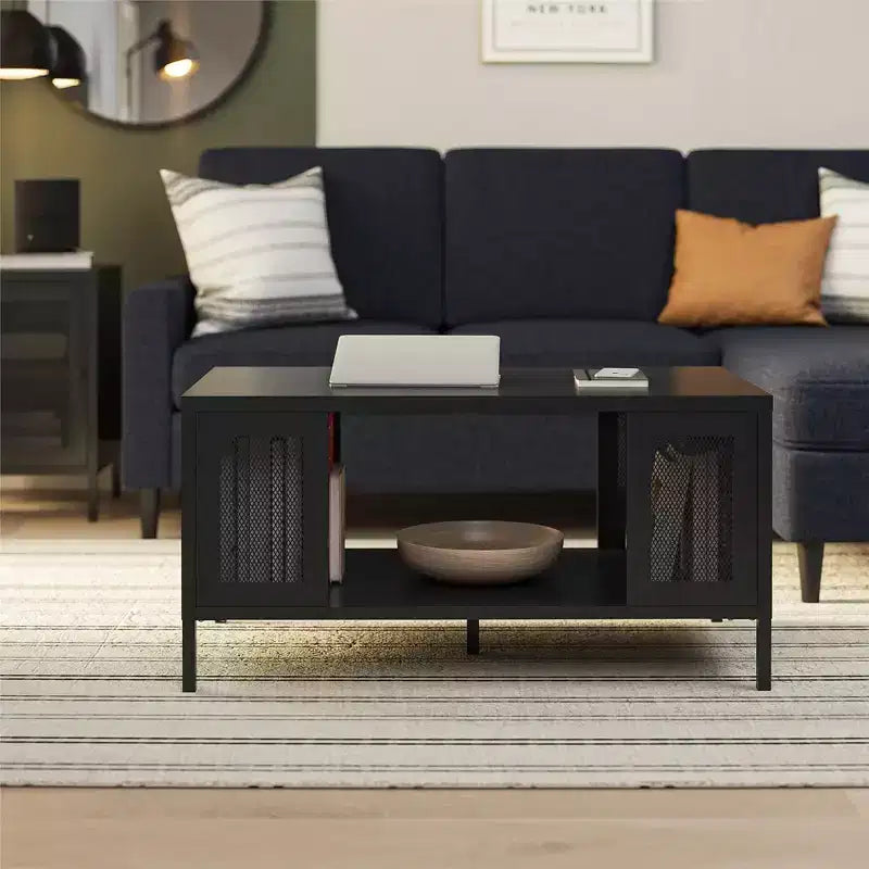 Table basse Shadwick en métal avec des accents de treillis métallique perforé