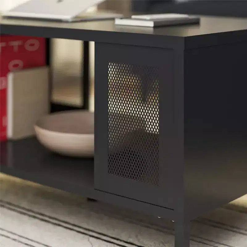 Table basse Shadwick en métal avec des accents de treillis métallique perforé