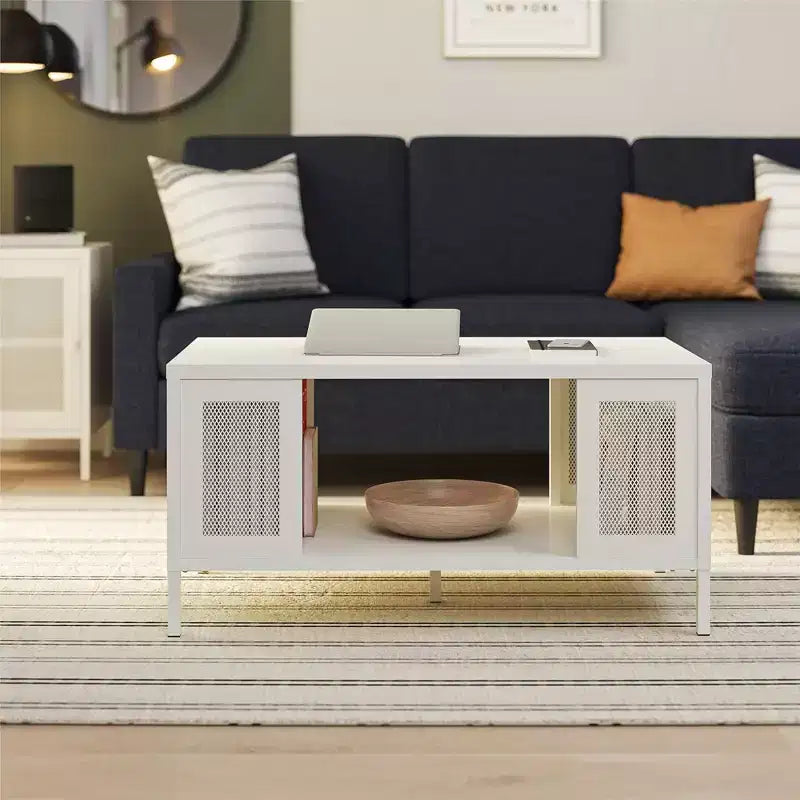 Table basse Shadwick en métal avec des accents de treillis métallique perforé