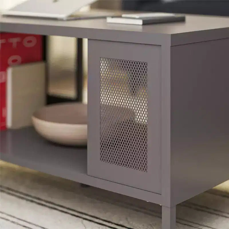 Table basse Shadwick en métal avec des accents de treillis métallique perforé