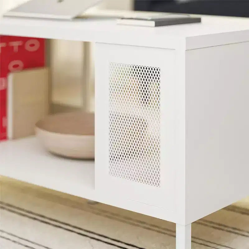 Table basse Shadwick en métal avec des accents de treillis métallique perforé