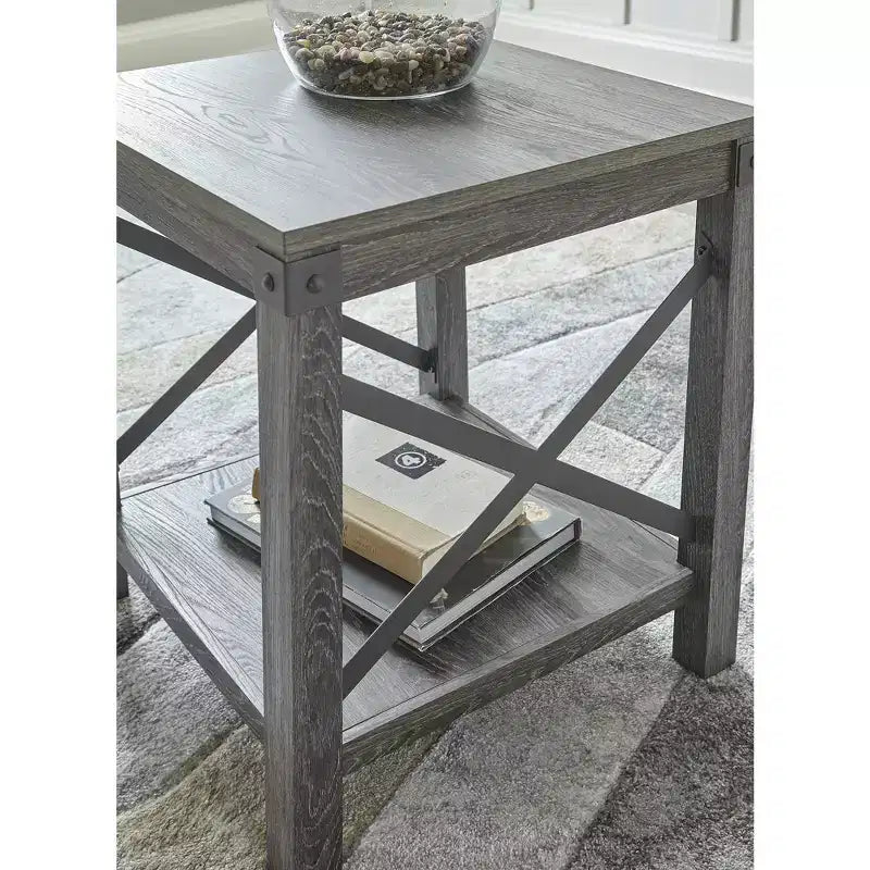 Signature Design by Ashley Table d'appoint Freedan décontractée, brun grisâtre