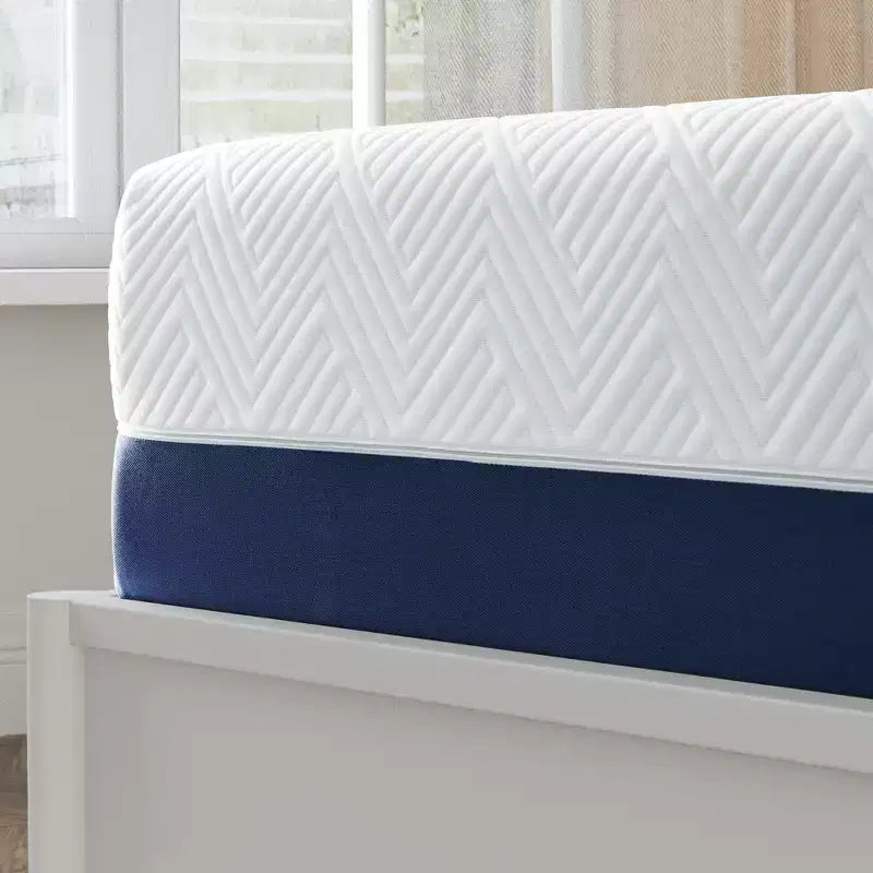 Matelas en mousse à mémoire de forme de 14 pouces en boîte pour un sommeil plus frais, offrant soutien et soulagement de la pression.