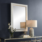 Miroir en rotin Coastal – Cadre blanchi, Doublure intérieure en chêne, Biseau de 3,2 cm